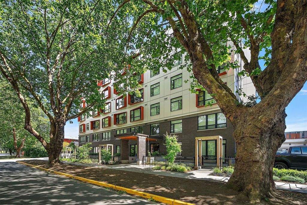 629 Speed Ave 412, Victoria