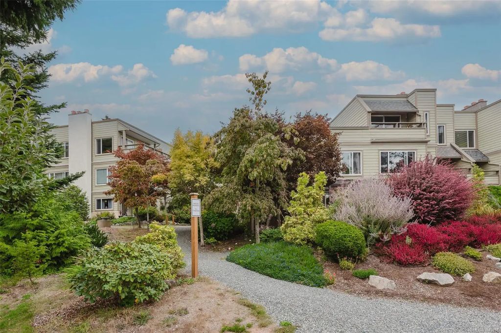 2250 Manor Pl 306, Comox