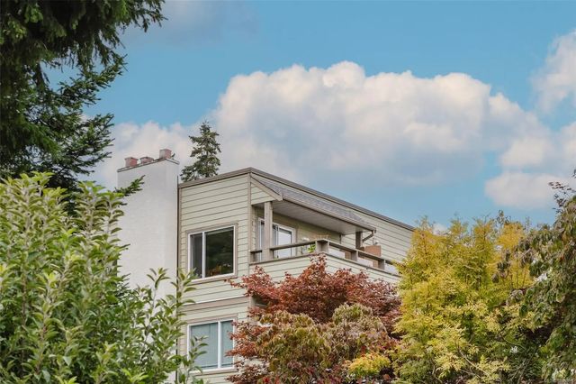 2 of 32 - 2250 Manor Pl 306, Comox, BC