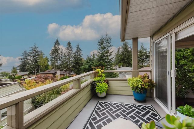 4 of 32 - 2250 Manor Pl 306, Comox, BC