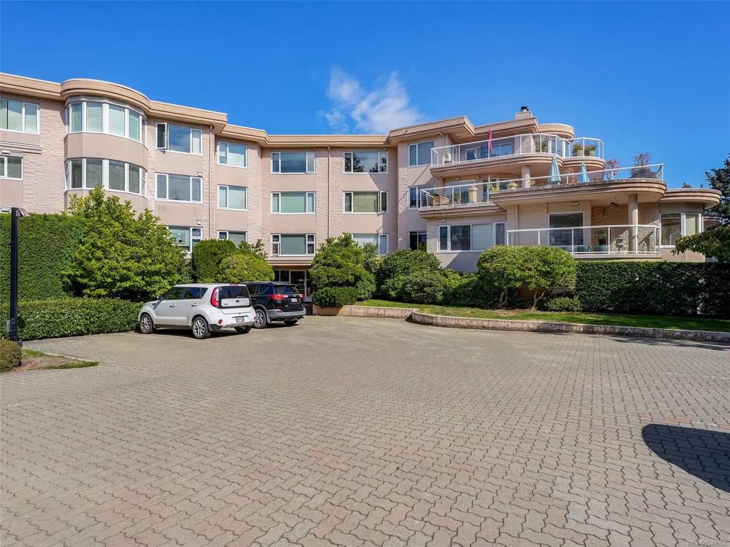 2829 Arbutus Rd 3105, Saanich