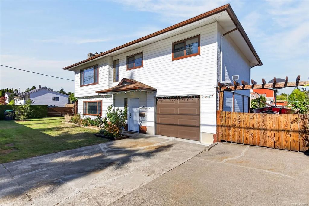 1083 26th St, Courtenay