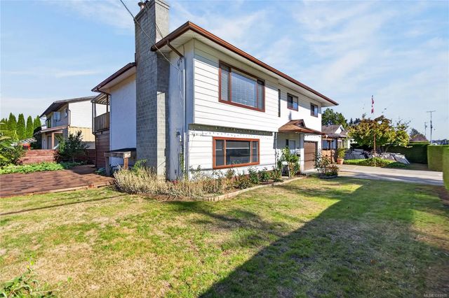 2 of 69 - 1083 26th St, Courtenay, BC