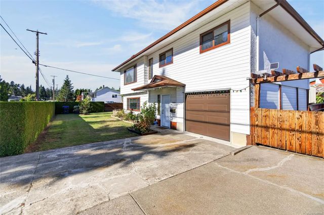 4 of 69 - 1083 26th St, Courtenay, BC