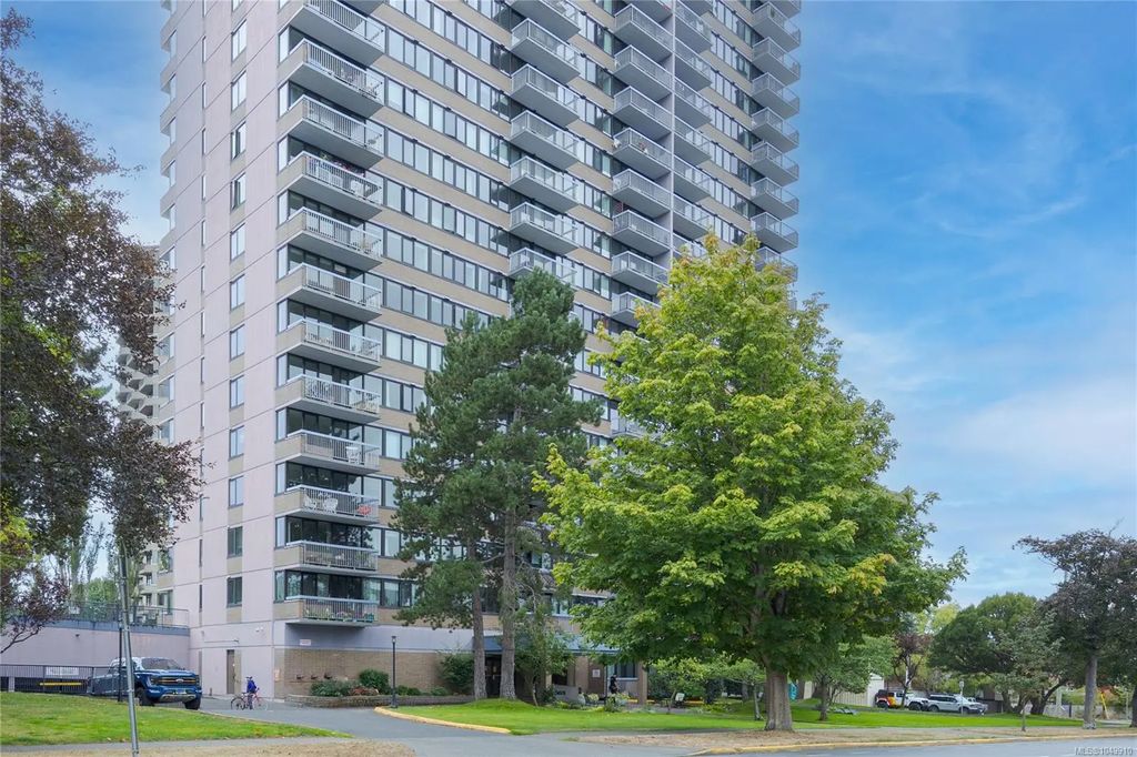 647 Michigan St 303, Victoria