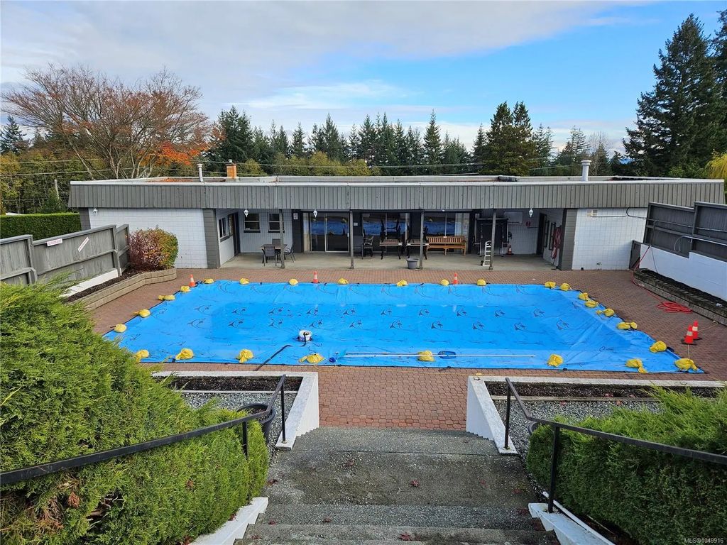 10980 Westdowne Rd 13, Ladysmith