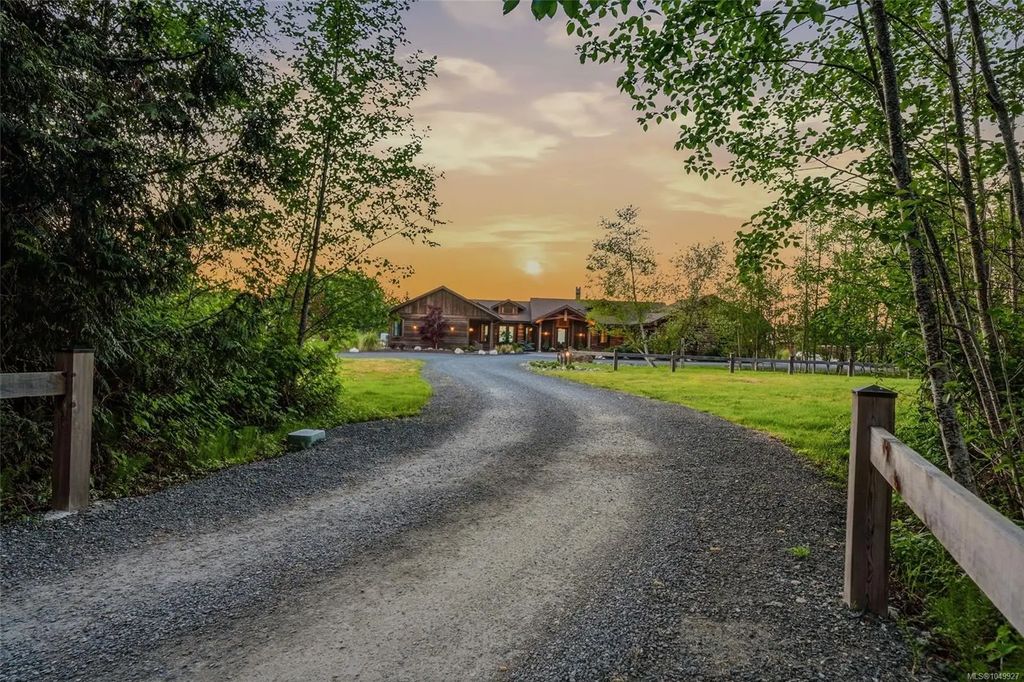 859 Andreef Rd, Qualicum Beach