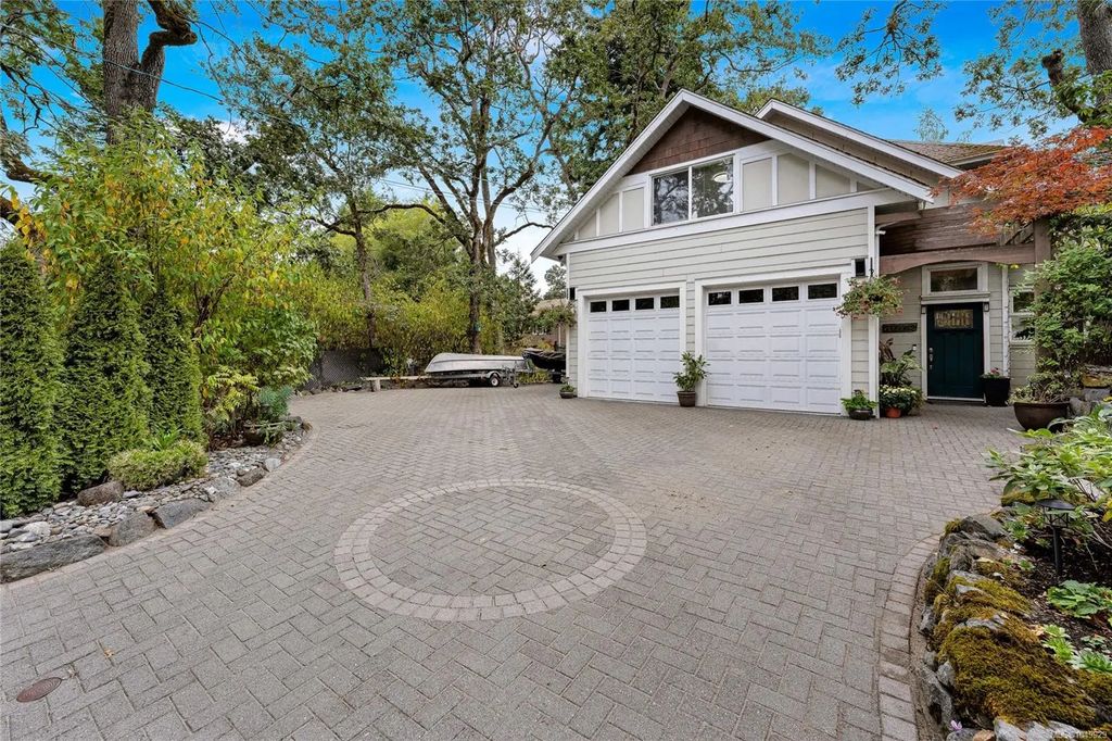 4151 Quadra St, Saanich