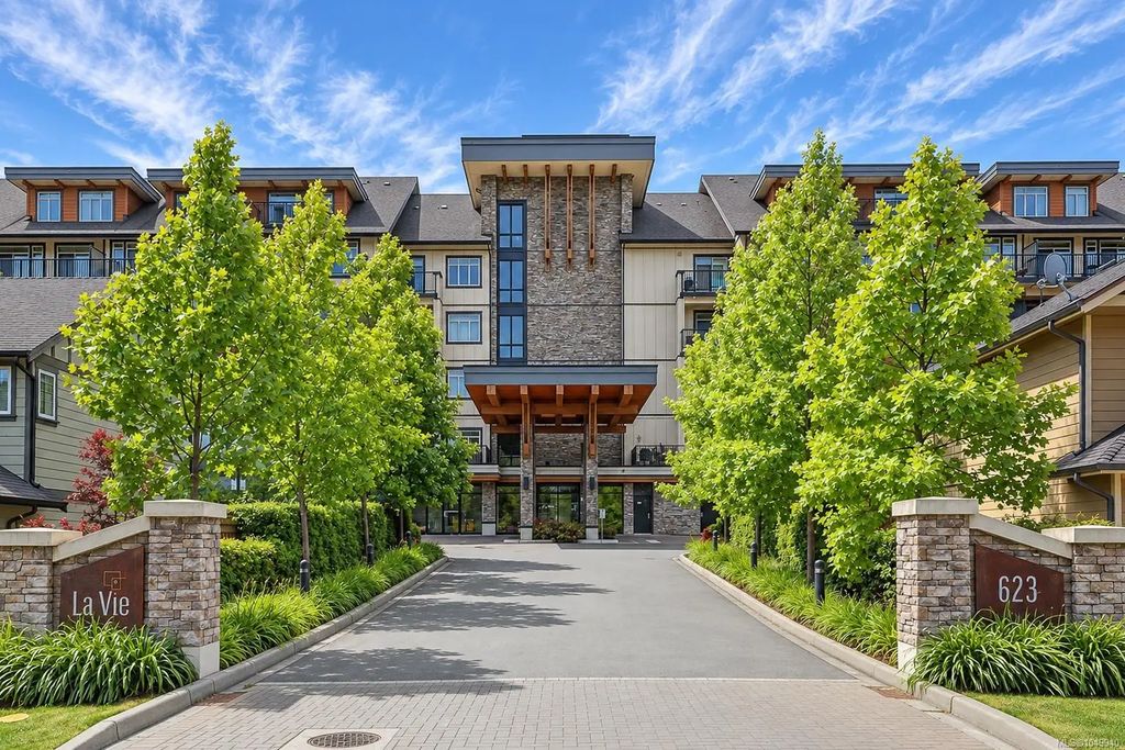 623 Treanor Ave 406, Langford