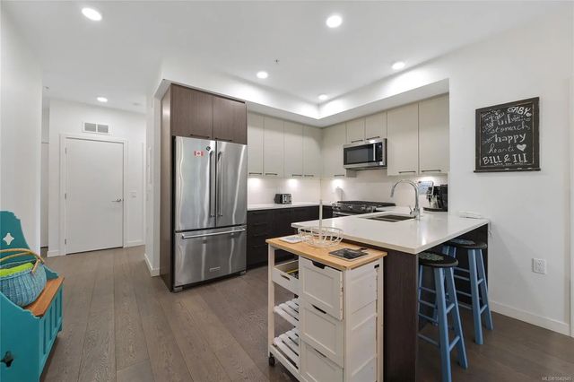 3 of 43 - 7162 West Saanich Rd 302, Central Saanich, BC