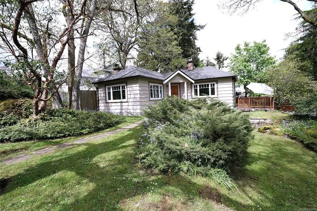 2 of 26 - 180 Island Hwy, View Royal, BC