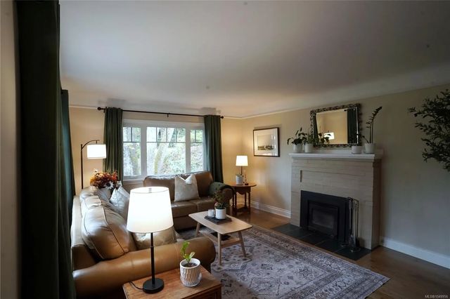 4 of 26 - 180 Island Hwy, View Royal, BC