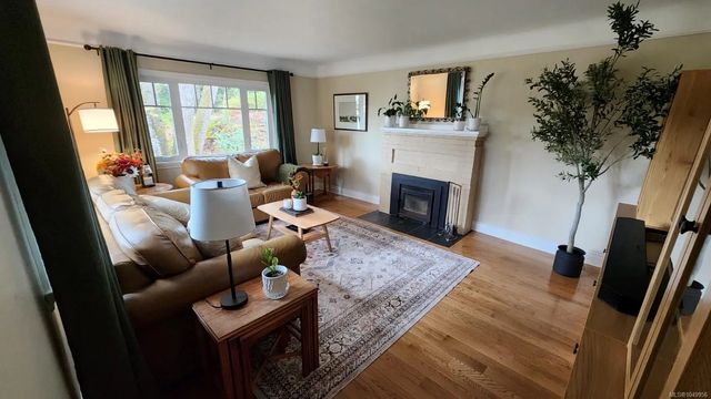 5 of 26 - 180 Island Hwy, View Royal, BC