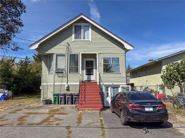 2 of 2 - 720 Vernon Ave, Saanich, BC