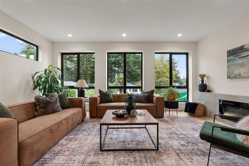 2215 Greenlands Rd 1, Saanich