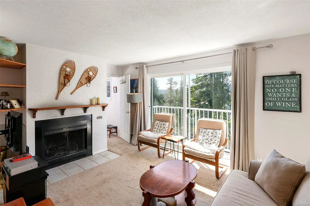 687 Castle Crag Cres 1, Courtenay