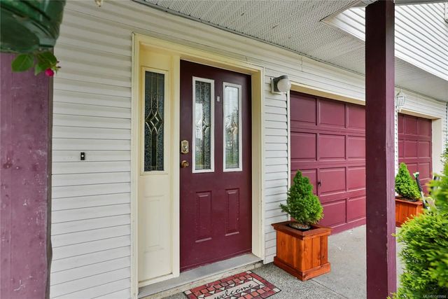2 of 34 - 877 Admirals Rd, Esquimalt, BC