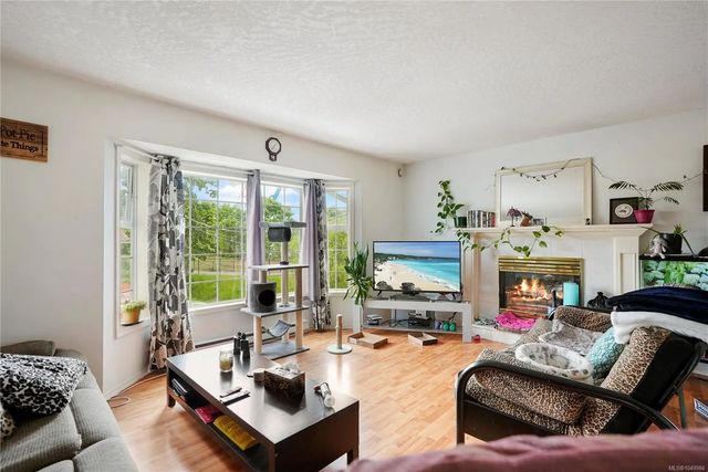 4 of 34 - 877 Admirals Rd, Esquimalt, BC