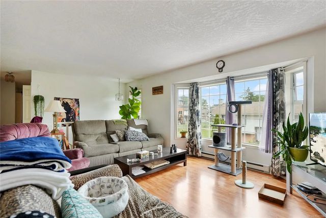 5 of 34 - 877 Admirals Rd, Esquimalt, BC