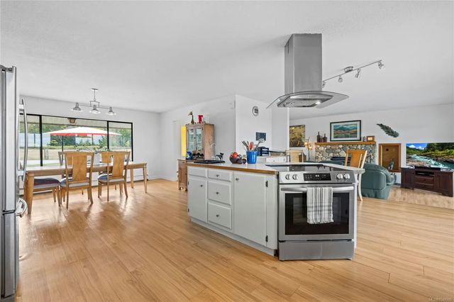5 of 95 - 899,875 Andreef Rd, Qualicum Beach, BC