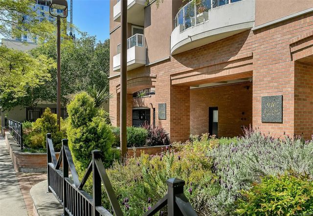 2 of 26 - 930 Yates St 505, Victoria, BC