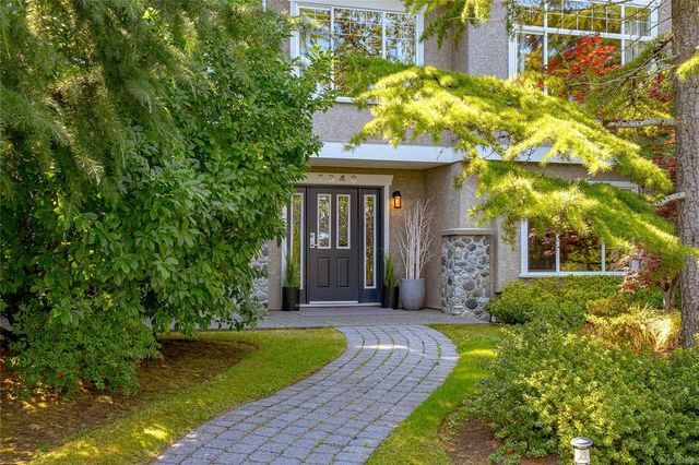4 of 61 - 7348 Ridgedown Crt, Central Saanich, BC