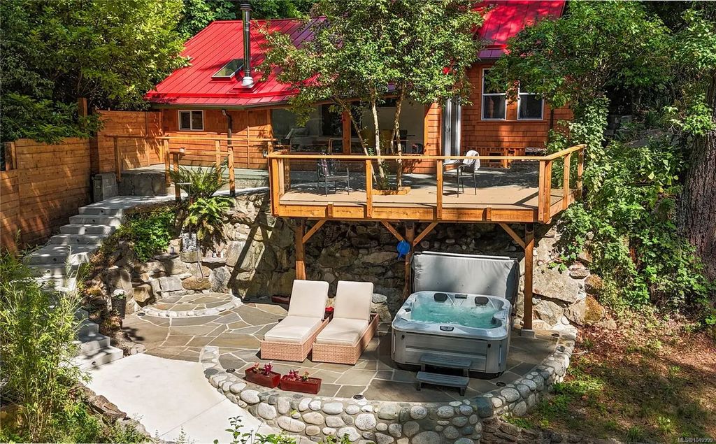 1709 Falcon Heights Rd, Langford