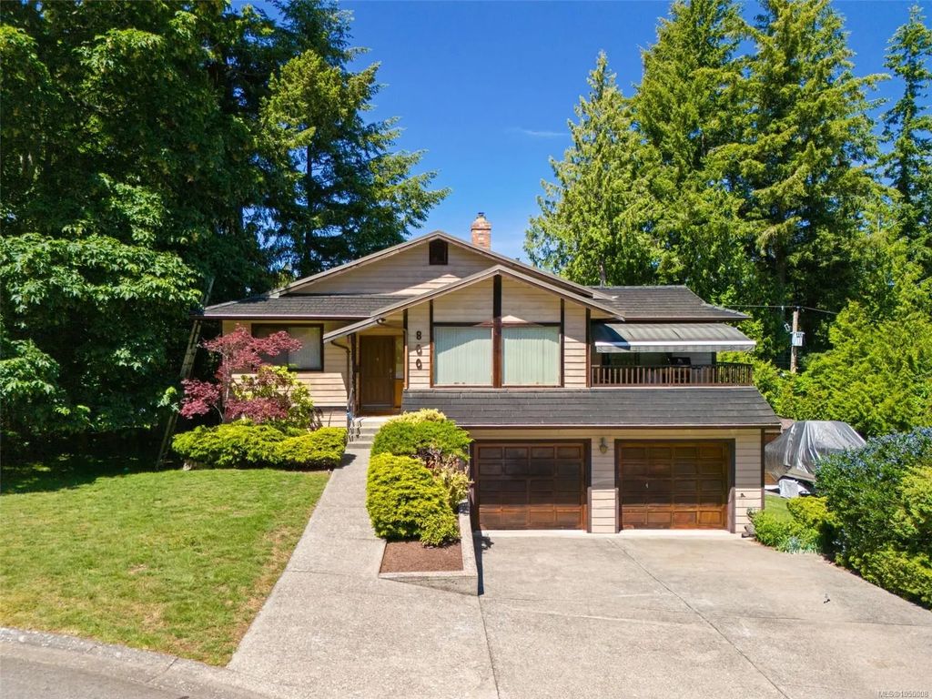 800 Seamist Pl, Saanich