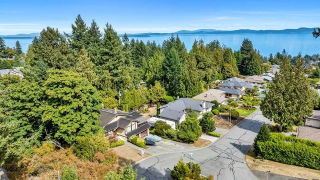 5 of 64 - 800 Seamist Pl, Saanich, BC