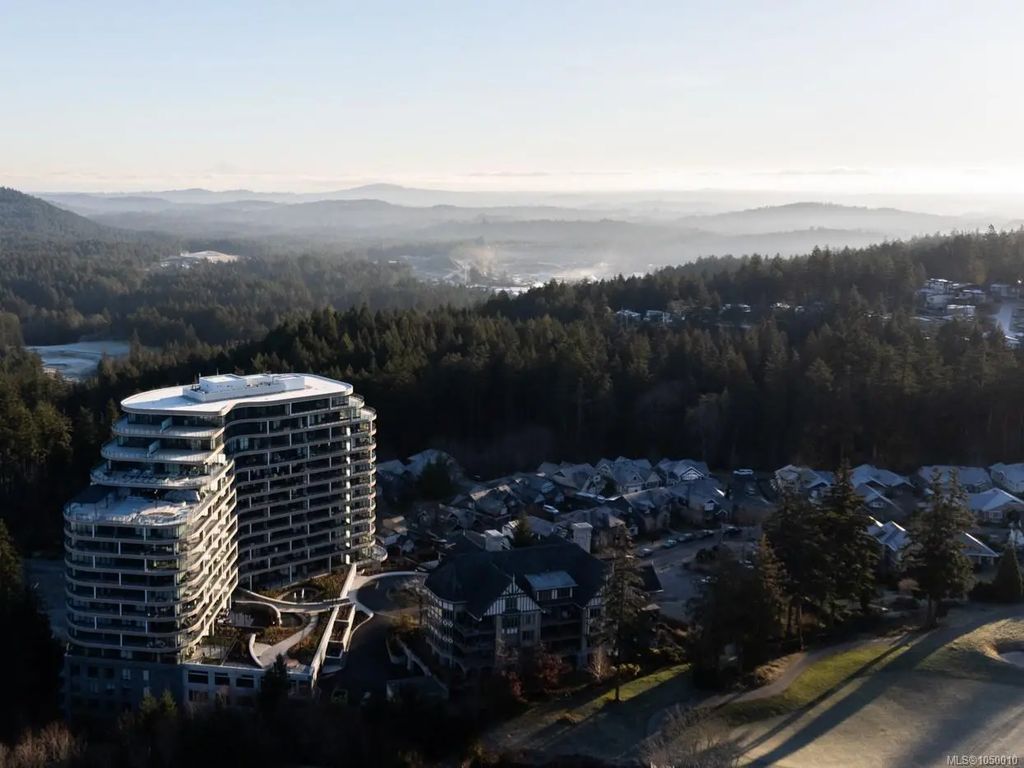 2000 Hannington Rd 605, Langford