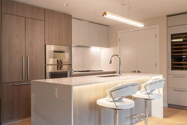 3 of 32 - 2000 Hannington Rd 605, Langford, BC