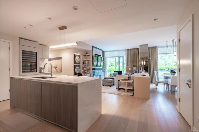 5 of 32 - 2000 Hannington Rd 605, Langford, BC
