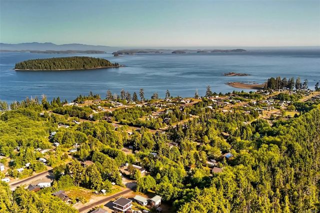 3 of 18 - 1173 Seventh Ave, Ucluelet, BC