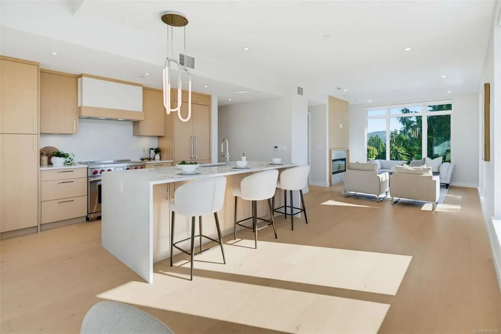 5229 Cordova Bay Rd Ph 402, Saanich