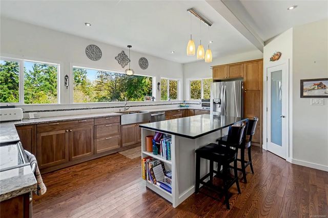 5 of 70 - 2835 Olympic Rd, Qualicum Beach, BC