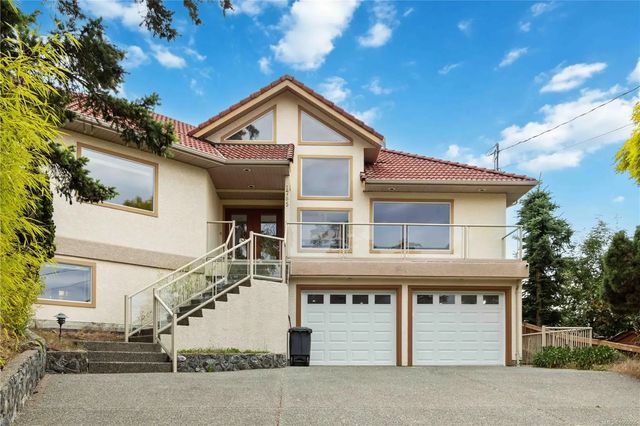 2 of 69 - 1785 Cedar Hill Cross Rd, Saanich, BC