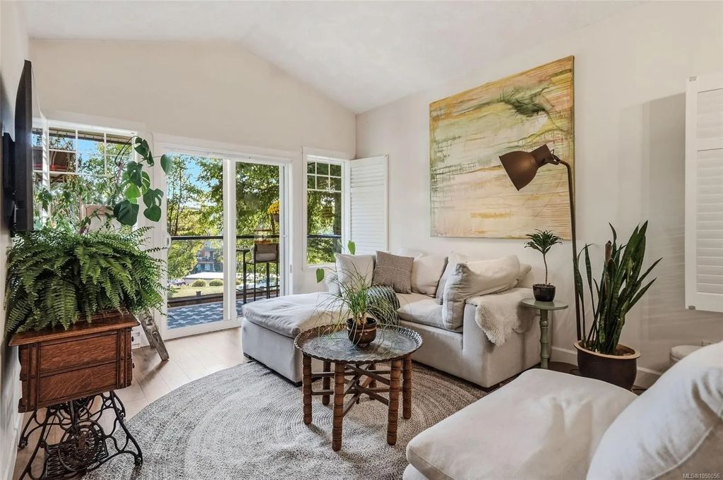930 Braidwood Rd 213, Courtenay