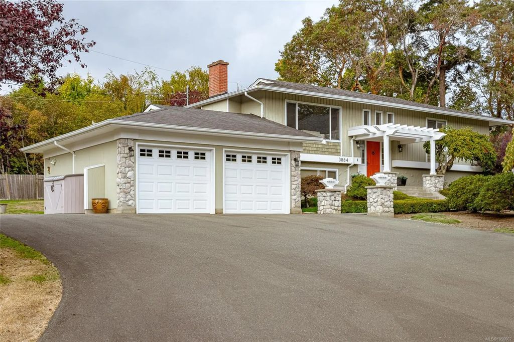 3884 Finnerty Rd, Saanich