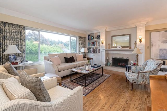 4 of 35 - 3884 Finnerty Rd, Saanich, BC