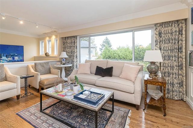 5 of 35 - 3884 Finnerty Rd, Saanich, BC