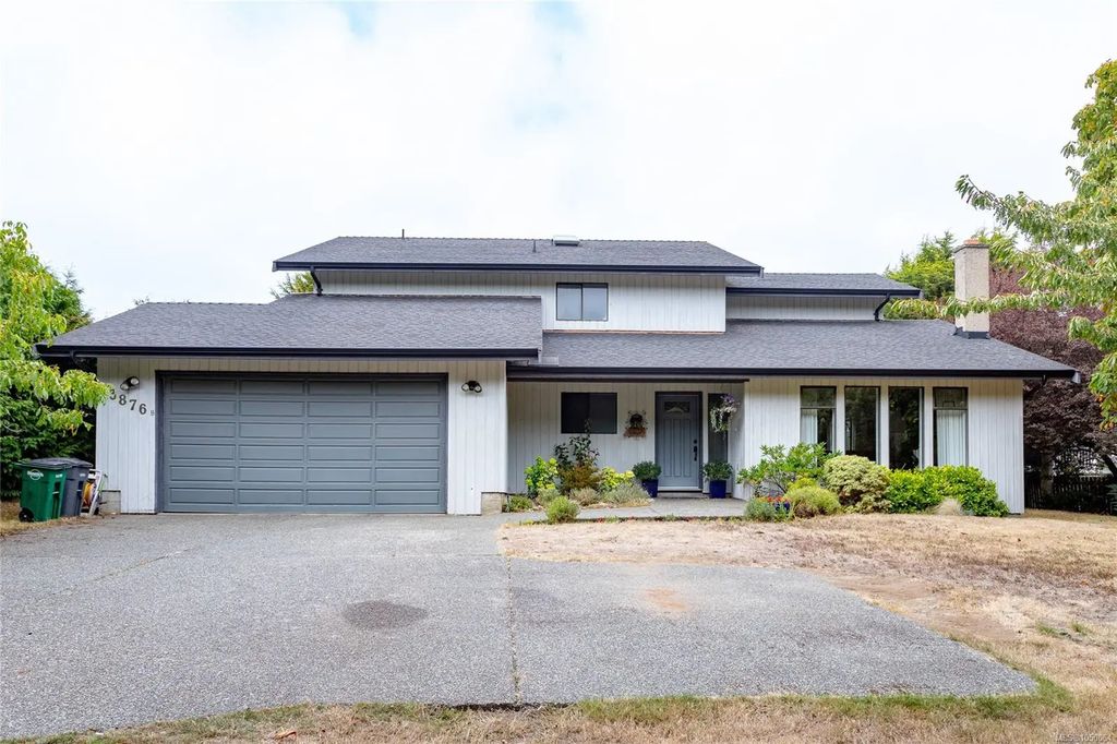 3876 Finnerty Rd B, Saanich