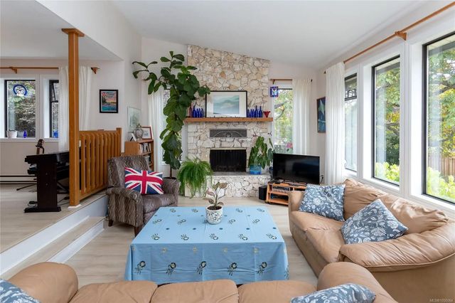 3 of 27 - 3876 Finnerty Rd B, Saanich, BC