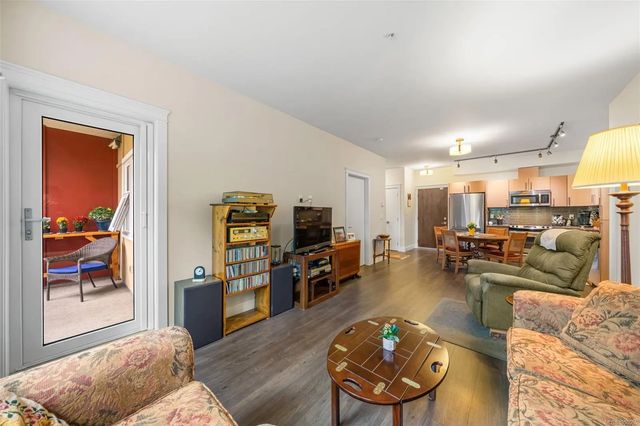 4 of 36 - 1900 Watkiss Way 306, View Royal, BC