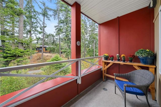 5 of 36 - 1900 Watkiss Way 306, View Royal, BC