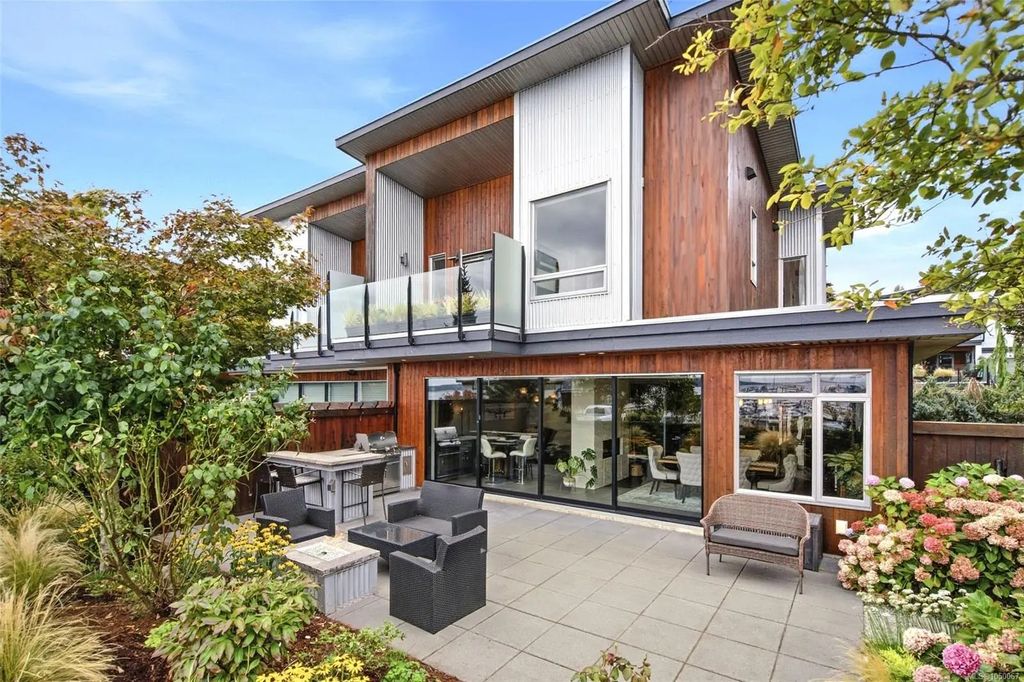 744 Handy Rd 111, Mill Bay