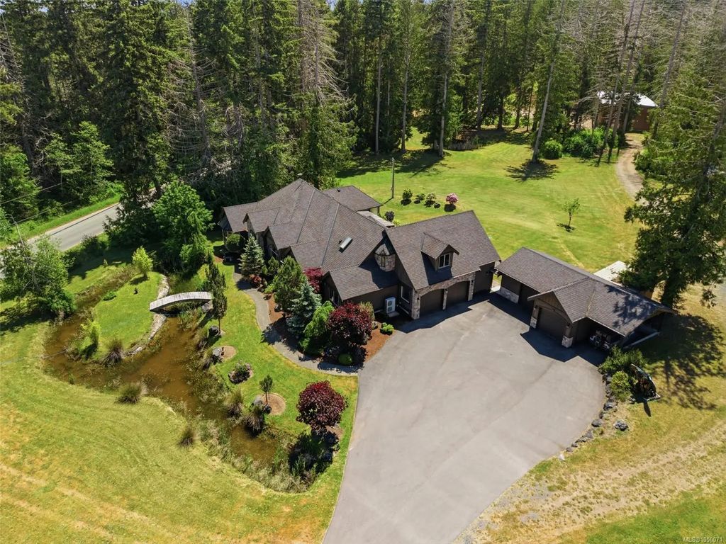 990 View Rd, Qualicum Beach