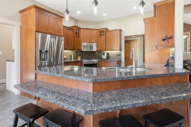 5 of 82 - 990 View Rd, Qualicum Beach, BC