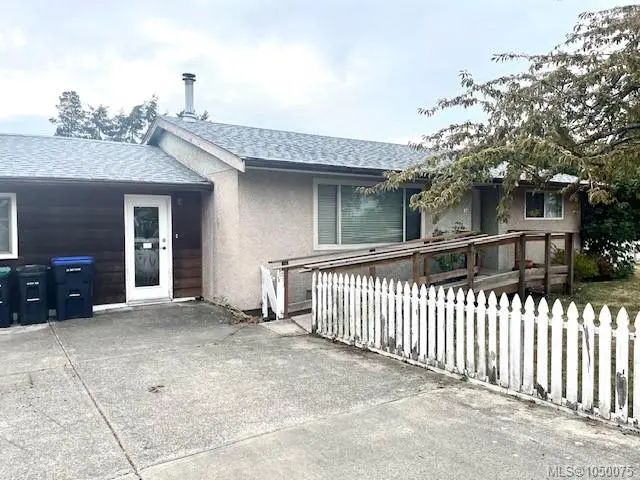 3 of 14 - 160 Moilliet St S, Parksville, BC