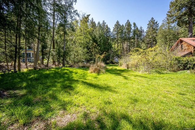 5 of 27 - 7690 Anderson Dr, Hornby Island, BC