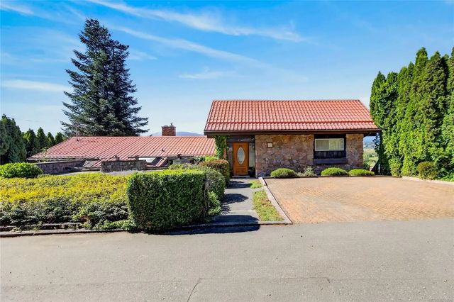 2 of 83 - 2911 Back Rd, Courtenay, BC